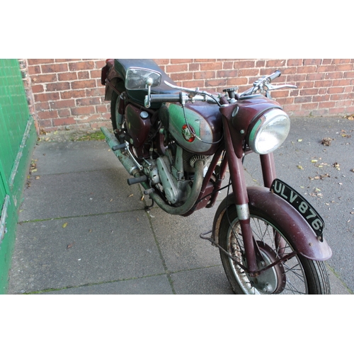 965 - A 1956 BSA B33 MOTORCYCLE IN MAROON PAINTWORK, with chrome side tank,, 500cc engine with Amal carbur... 