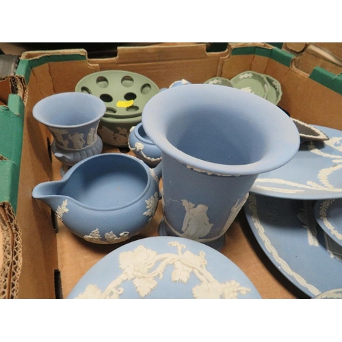 103 - A TRAY OF ASSORTED WEDGWOOD JASPERWARE TO INCLUDE A TEAPOT