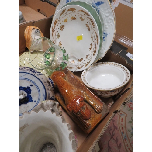 105 - A TRAY OF ASSORTED CERAMICS TO INCLUDE A LAMBETH STYLE MUG