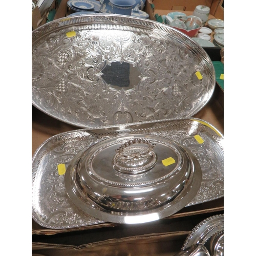 107 - TWO TRAYS OF ASSORTED SILVER PLATED WARE TO INCLUDE DOME TOPPED ENTRÉE DISHES