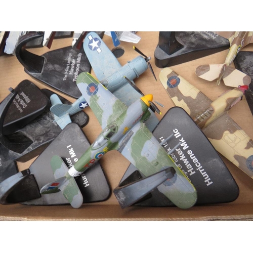 118 - A TRAY OF ASSORTED MODEL WAR SHIPS AND AIRCRAFT ETC