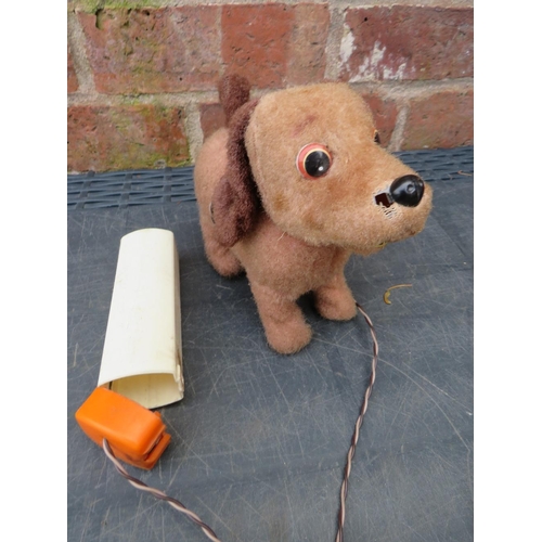 119 - A VINTAGE PEDIGREE HUMPBACK TEDDY BEAR -  H 54 cm, TOGETHER WITH A WARNER BROS 1970S POSEABLE BUGS B... 