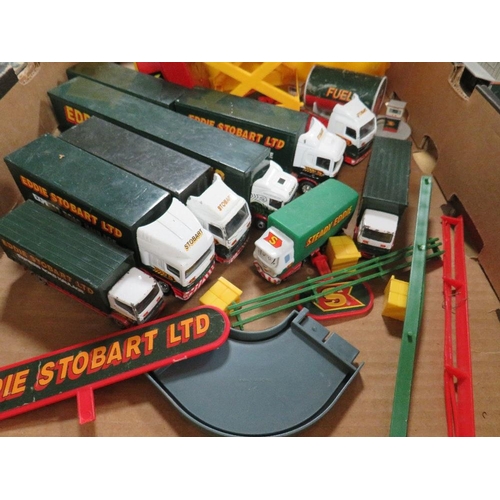 120 - A TRAY OF EDDIE STOBART TOYS, TO INCLUDE TRUCKS, GARAGE PIECES ETC