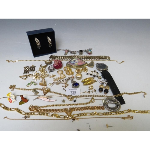 325 - A QUANTITY OF COSTUME JEWELLERY TO INCLUDE EARRINGS, CHAINS ETC