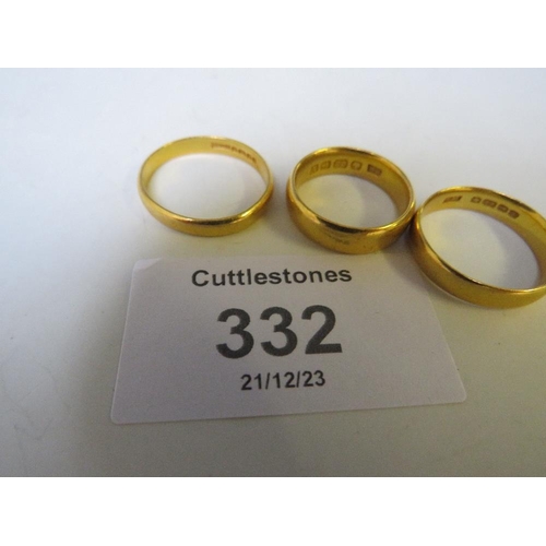 332 - SIX 22 CT GOLD PLAIN WEDDING BANDS, APPROX. W 22 G