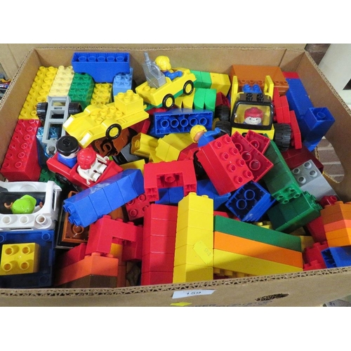 159 - ONE TRAY OF  DUPLO STYLE BRICKS