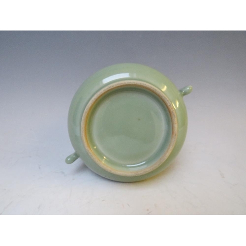 540 - AN ORIENTAL TWIN HANDLED CELADON CENSOR, H 10.5 cm, W 15 cm