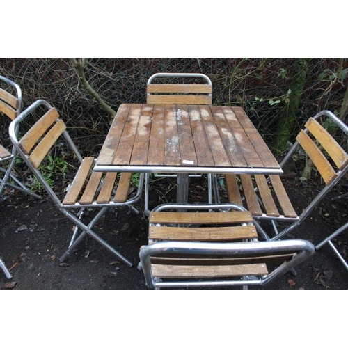 606 - AN ALUMINIUM / HARDWOOD CAFE STYLE PATIO / GARDEN TABLE SET WITH FOUR FOLDING CHAIRS