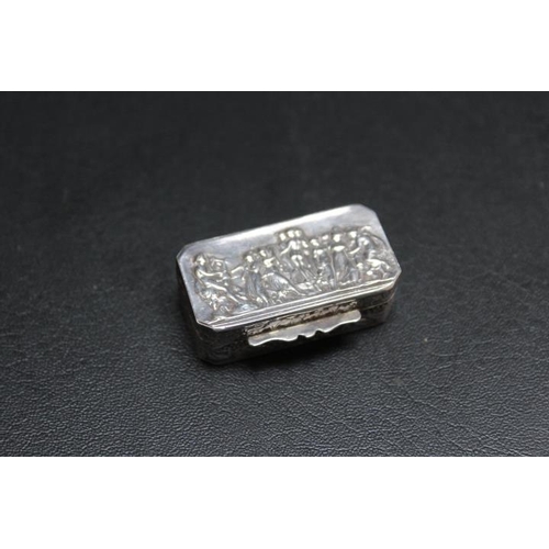 426 - A MODERN CONTINENTAL STYLE SILVER PILL BOX, with import hallmarks, decorated with typical neoclassic... 