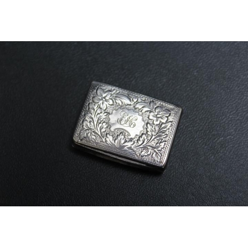 427 - A HALLMARKED SILVER VINAIGRETTE BY JOSEPH BETTERIDGE - BIRMINGHAM 1830, having replacement pierced g... 