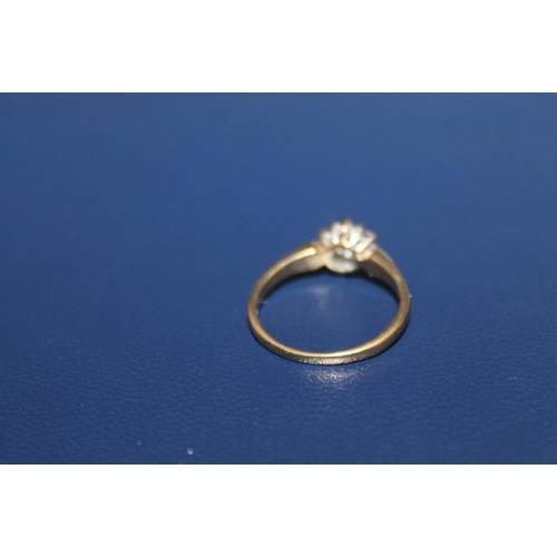 437 - A HALLMARKED 9 CARAT GOLD DIAMOND CLUSTER RING, 1.9g, ring size M