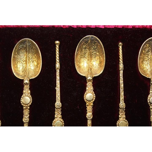 494 - A SET OF SIX HALLMARKED SILVER GILT ANOINTING SPOONS IN FITTED CASE DATED 26 JUNE 1902