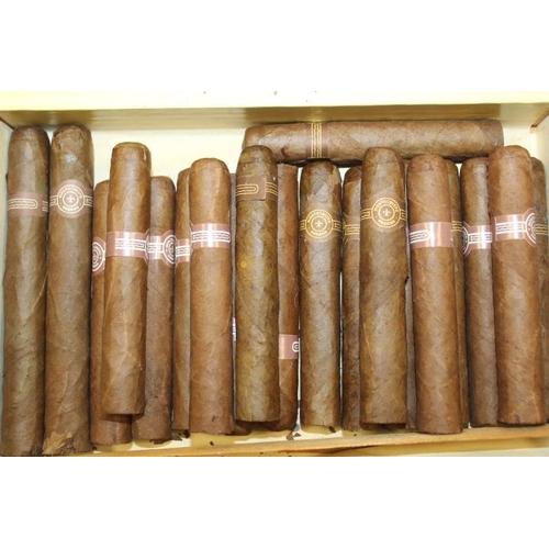 496 - A BOX OF MONTOCRISTO CIGARS