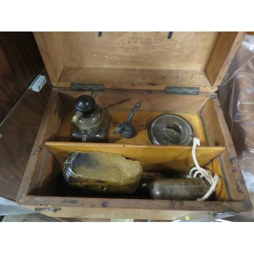 74 - VINTAGE BOX CONTAINING VARIOUS ETCHING PARAPHERNALIA