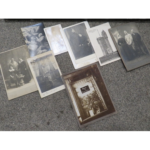 96 - WW1 SILK POSTCARD FRAMED & GLAZED, TOGETHER WITH A SELECTION OF WW1 FRENCH MILITARY PERSONNEL PHOTOG... 