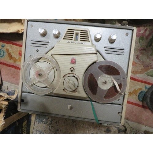 102 - A SELECTION OF VINTAGE PROJECTION AND AUDIO EQUIPMENT ETC