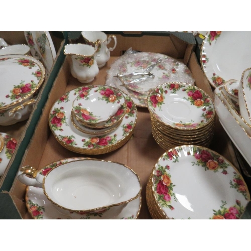 116 - FOUR TRAYS OF ROYAL ALBERT OLD COUNTRY ROSES TO INCLUDE TEA/DINNER WARE, VASES , TUREEN, JUGS, ETC