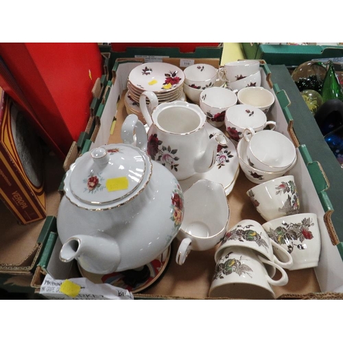 118 - TWO TRAYS OF ASSORTED CERAMICS AND GLASS TO INCLUDE A BOX SET OF SIX GLENEAGLES CRYSTAL WHISKY TUMBL... 