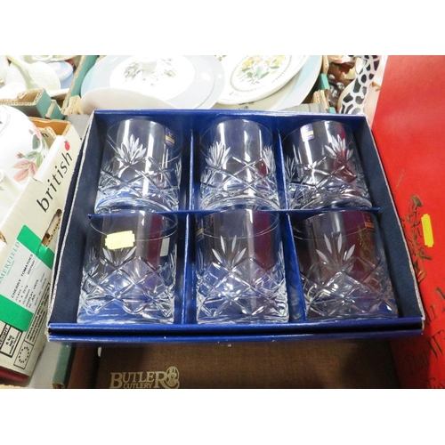 118 - TWO TRAYS OF ASSORTED CERAMICS AND GLASS TO INCLUDE A BOX SET OF SIX GLENEAGLES CRYSTAL WHISKY TUMBL... 