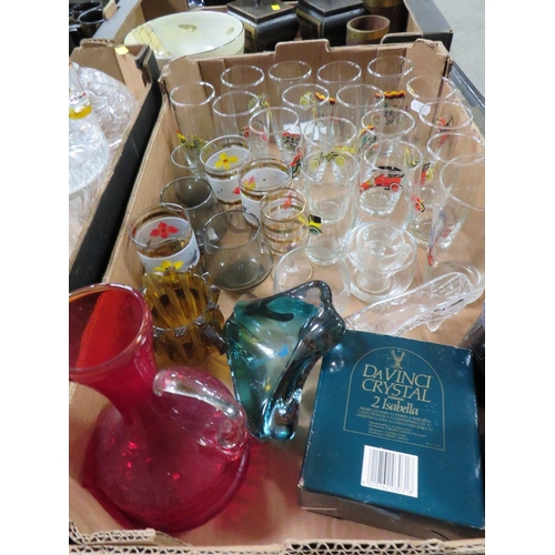 124 - THREE TRAYS OF ASSORTED GLASSWARE TO INCLUDE BOWLS, VASES AND DRINKING GLASSES ETC