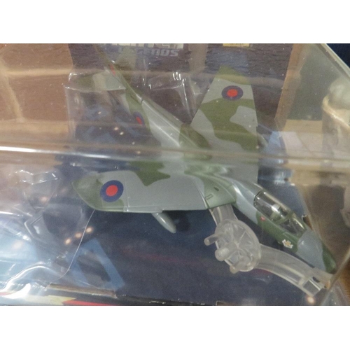 148 - A QUANTITY OF CORGI MODERN FIGHTER LEGENDS MODEL AIRCRAFT TOGETHER WITH 4 MODEL CARDED PLANES (10)