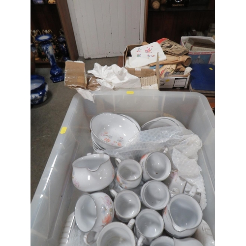 176 - A QUANTITY OF DENBY COLOUROLL TEA/DINNER WARE WITH A BOXED OF COFFEE WARE ETC