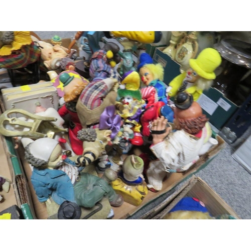 191 - THREE TRAYS OF ASSORTED CLOWN MANIA TO INCLUDE FIGURINES, NOVELTY  CLOWN TEA POTS AND CLOWN TOYS