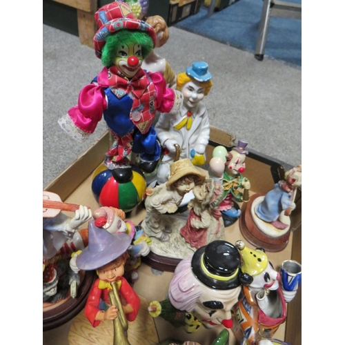 191 - THREE TRAYS OF ASSORTED CLOWN MANIA TO INCLUDE FIGURINES, NOVELTY  CLOWN TEA POTS AND CLOWN TOYS