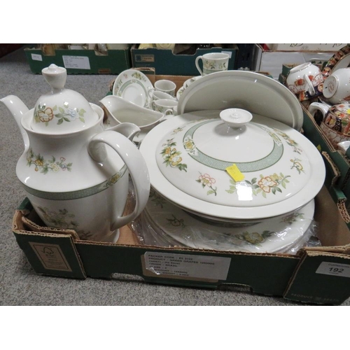 192 - TWO TRAYS OF TEA/DINNER WARE TO INCLUDE BURGESS BROS LONGSTON, ROYAL DOULTON TONKIN TEA/DINNER WARE