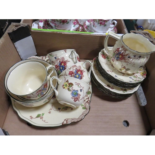 193 - FOUR TRAYS OF TEA/DINNER WARE TO INCLUDE ROYAL STAFFORD OLD ENGLISH GARDEN, COURT CHINA 