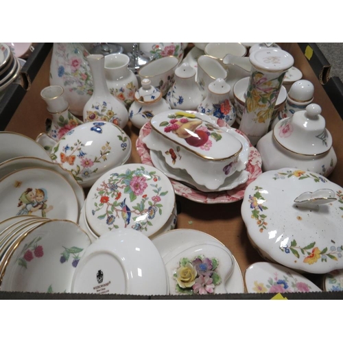 195 - TWO TRAYS OF ASSORTED TEA WARE ETC TO INCLUDE PARAGON. AYNSLEY, WEDGWOOD ETC TOGETHER WITH A TRAY OF... 