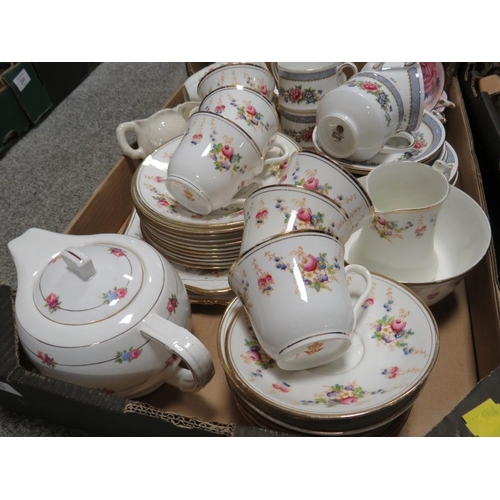 195 - TWO TRAYS OF ASSORTED TEA WARE ETC TO INCLUDE PARAGON. AYNSLEY, WEDGWOOD ETC TOGETHER WITH A TRAY OF... 