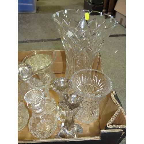 196 - THREE TRAYS OF ASSORTED GLASS WARE TO INCLUDE DECANTERS , VASES AND CUT GLASS DRINKING GLASSES