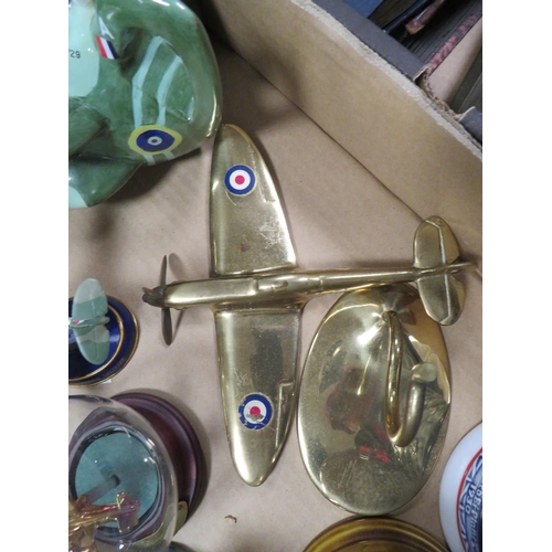 86 - A TRAY OF AVIATION RELATED COLLECTABLES TO INCLUDE TEAPOTS , BOSSONS WALL PLAQUES ETC