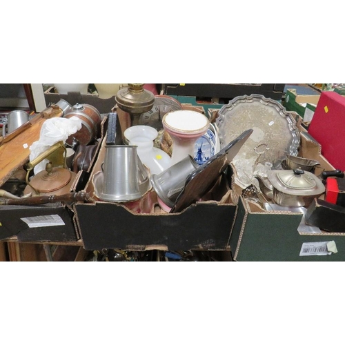 95 - THREE TRAYS OF COLLECTABLES TO INCLUDE METAL WARE, OIL LAMP ETC