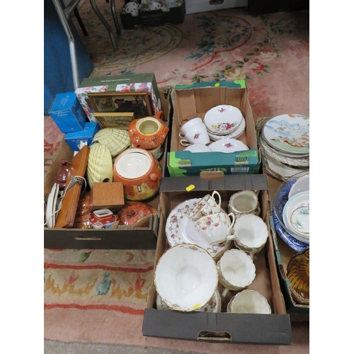 99 - A LARGE QUANTITY OF ASSORTED CERAMICS AND GLASS WARE OVER SEVERAL TRAYS