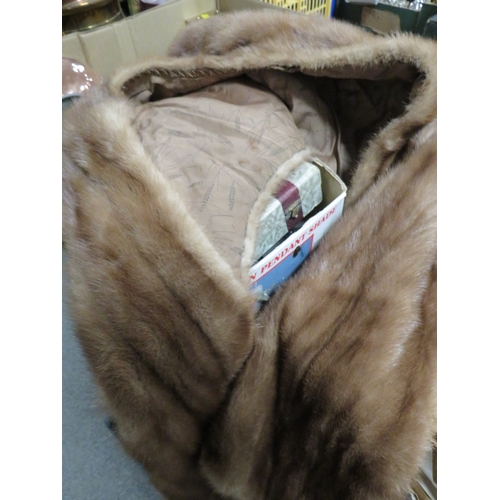 197 - A VINTAGE MINK FUR STOLE TOGETHER WITH ANOTHER FUR STOLE AND A VINTAGE FUR JACKET (3)