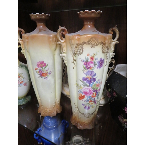 213 - A  COLLECTION OF DECORATIVE VASES TO INCLUDE TWIN HANDLE VASES (14)