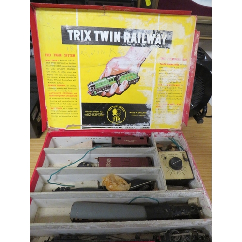 259 - A BOXED TRIX TWIN RAILWAY SYSTEM ( CONTENTS NOT CHECKED)