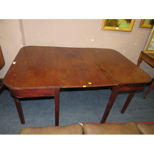 718 - A THREE PIECE MAHOGANY EXTENDING TABLE