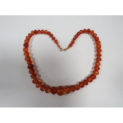 308 - AN ART DECO STYLE AMBER FACETED BEAD NECKLACE