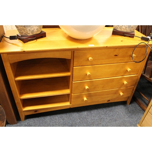 836 - A MODERN PINE EFFECT DESK