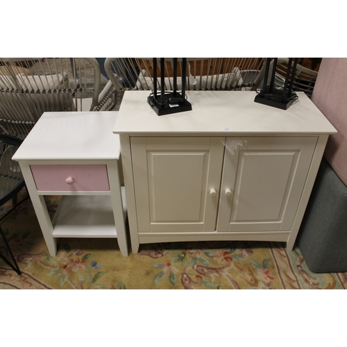 843 - A MODERN WHITE TWO DOOR CABINET TOGETHER WITH A BEDSIDE TABLE  (2)