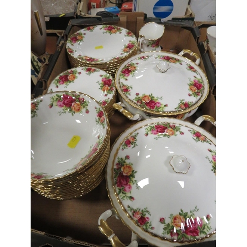 109 - THREE TRAYS OF ROYAL ALBERT OLD COUNTRY ROSES TEA / DINNER WARE