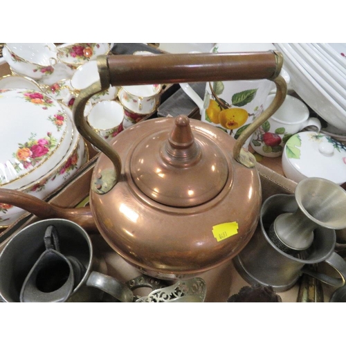 111 - A TRAY OF ASSORTED METAL WARE TO INCLUDE A TRIVET , COPPER KETTLE AND A POWDER FLASK