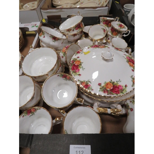 112 - TWO TRAYS OF ROYAL ALBERT OLD COUNTRY ROSES TEA / DINNER WARE