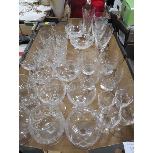 117 - A TRAY OF ASSORTED DRINKING GLASSES