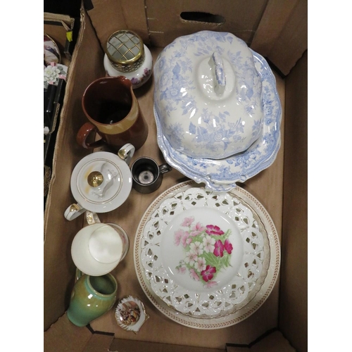 121 - FOUR TRAYS OF ASSORTED CERAMICS ETC TO INCLUDE COLLECTABLE PLATES