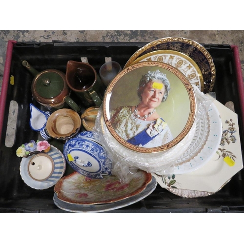 121 - FOUR TRAYS OF ASSORTED CERAMICS ETC TO INCLUDE COLLECTABLE PLATES