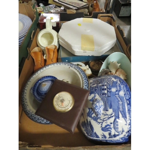 128 - TWO TRAYS OF ASSORTED CERAMICS AND SUNDRIES TO INCLUDE A DECORATIVE VASE